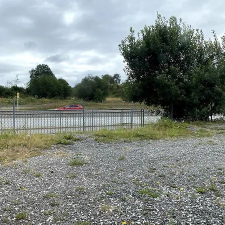 Near Airport, Parking & Ev Charger Lägenhet